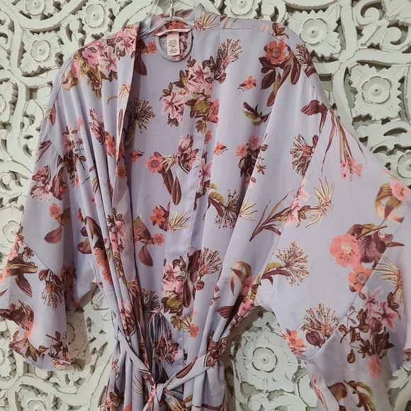Victoria's Secret Satin Kimono Short Robe Women's Size M/L Purple Floral Lounge - Picture 3 of 9